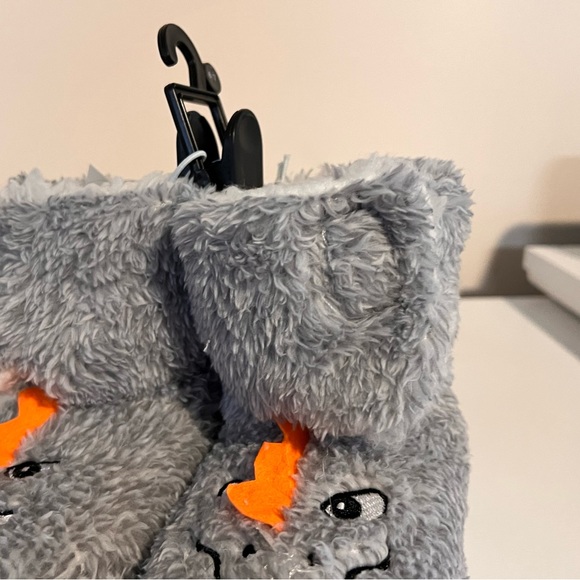 🎈🎈ADORABLE MONSTER SLIPPERS - Picture 4 of 5